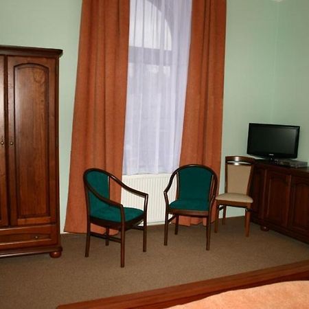 Zlaty Lev Hotel Louny Kültér fotó