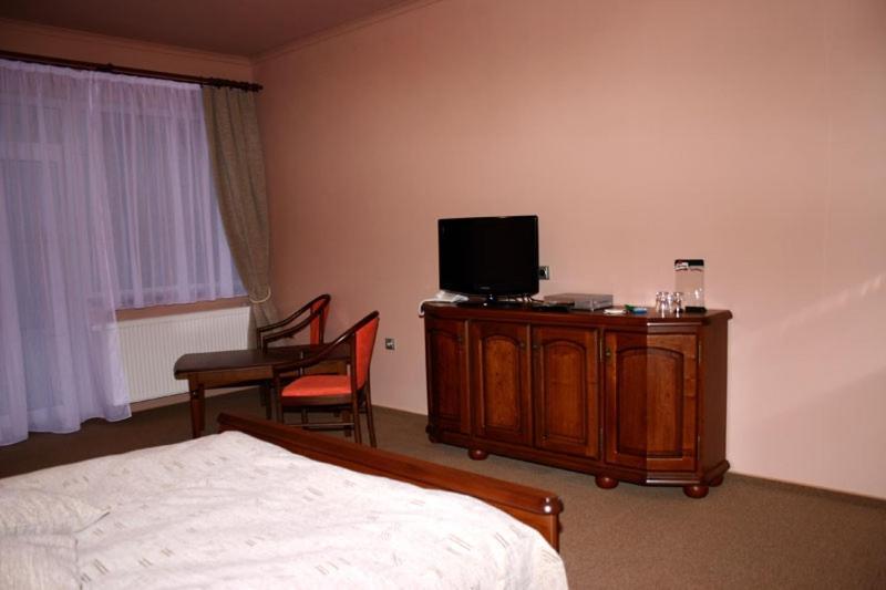 Zlaty Lev Hotel Louny Szoba fotó