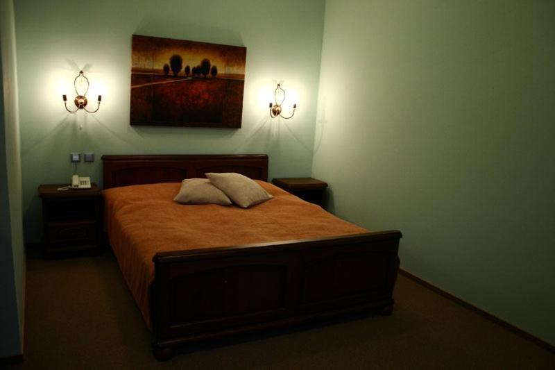 Zlaty Lev Hotel Louny Szoba fotó