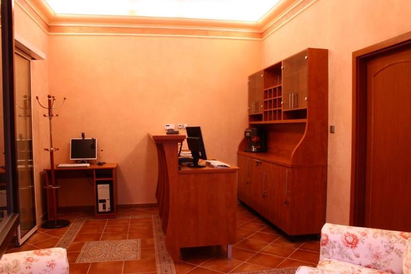 Zlaty Lev Hotel Louny Kültér fotó